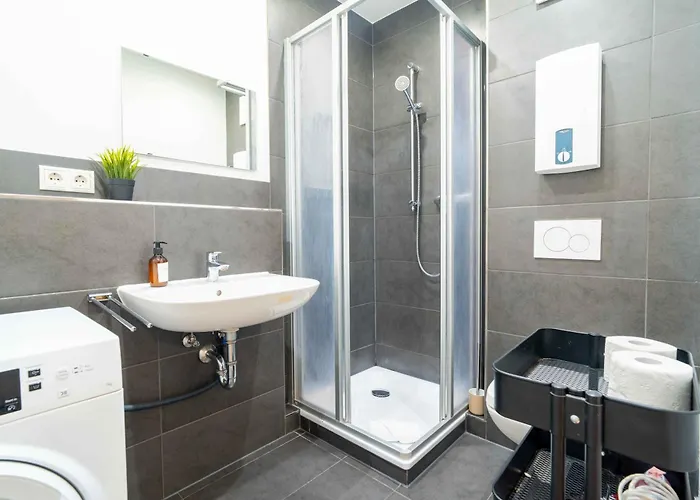 Gemuetliches Naehe Bahnhof Und Hochschule קובלנץ